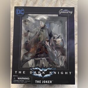 Diamond Select Toys DC Gallery Batman The Dark Knight Joker PVC